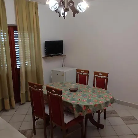 Olive Island Nevidane